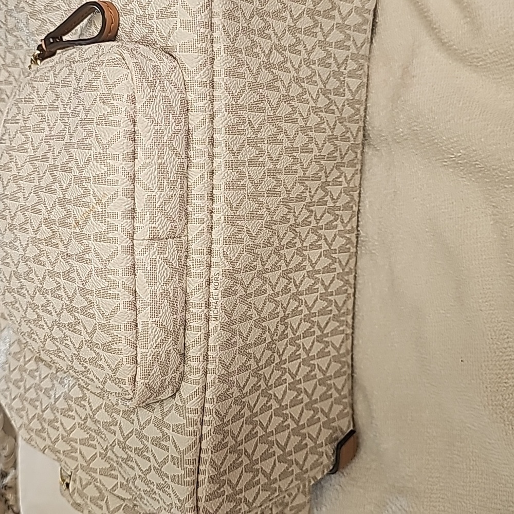Large back pack - Picture 9 of 9